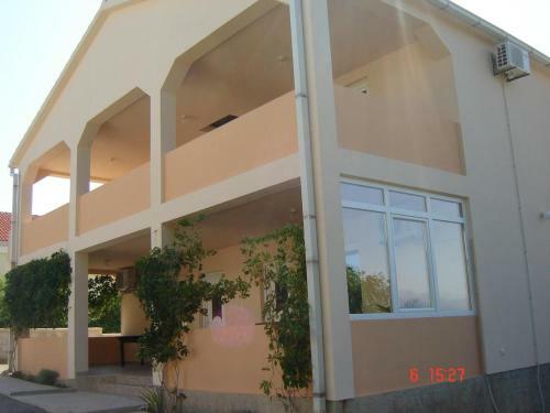 Apartment Razanac 13707b