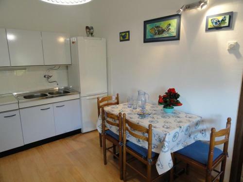 Apartments With A Parking Space Rijeka - 15854