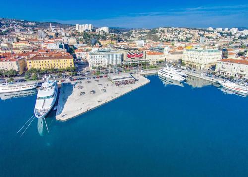 Apartments By The Sea Rijeka - 15592