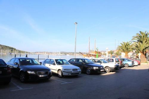 Apartments By The Sea Rogoznica - 1090