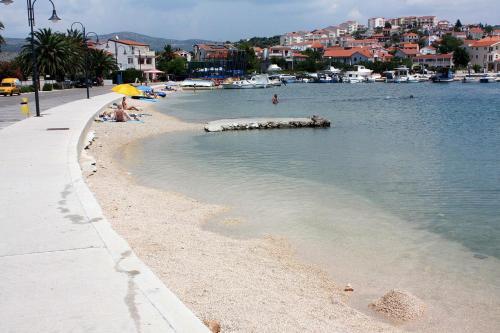 Apartments By The Sea Rogoznica - 12995