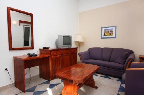 Apartments By The Sea Rogoznica - 3196