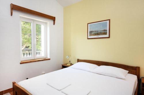 Apartments By The Sea Rogoznica - 3196