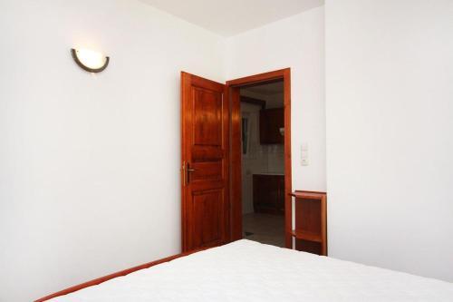 Apartments By The Sea Rogoznica - 3196