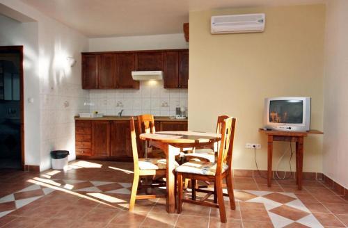 Apartments By The Sea Rogoznica - 3196