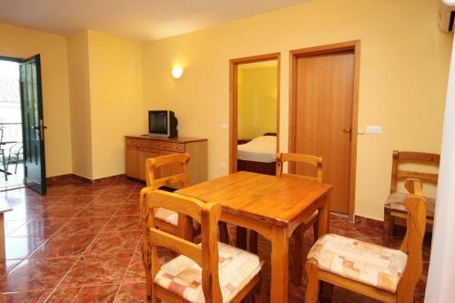 Apartments By The Sea Rogoznica - 3262
