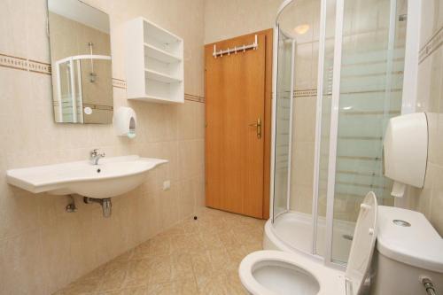 Apartments By The Sea Rogoznica - 3262