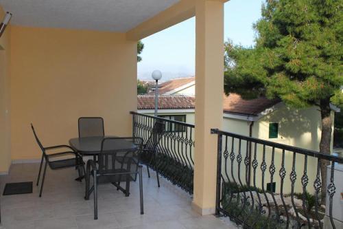 Apartments By The Sea Rogoznica - 3262