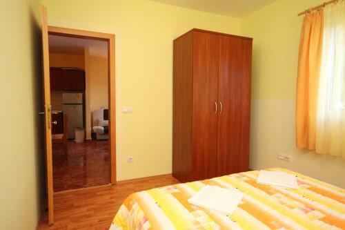 Apartments By The Sea Rogoznica - 3262