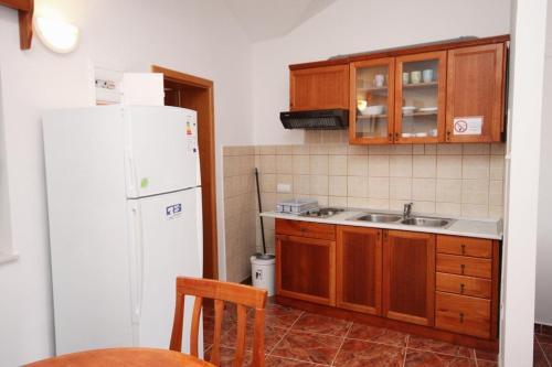 Apartments By The Sea Rogoznica - 3262