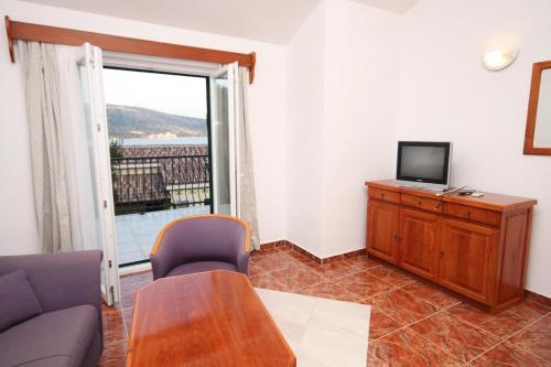Apartments By The Sea Rogoznica - 3262