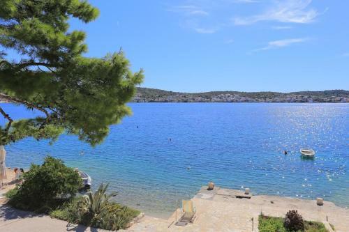 Apartments By The Sea Rogoznica - 13012