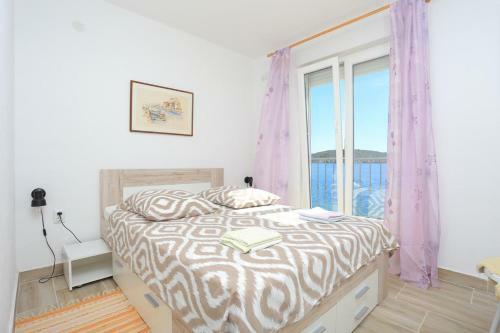 Apartments By The Sea Rogoznica - 13012