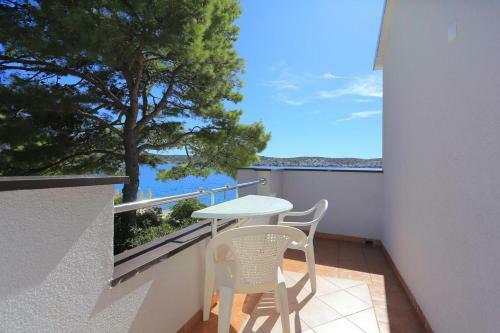 Apartments By The Sea Rogoznica - 13012