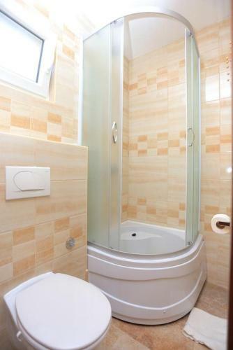 Apartments By The Sea Rogoznica - 13012