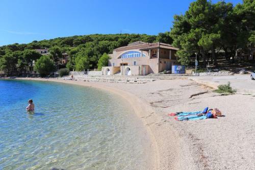 Apartments By The Sea Rogoznica - 13012