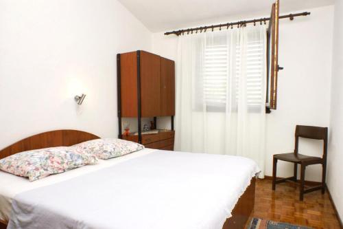 Apartments By The Sea Rogoznica - 1092