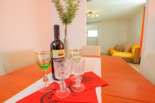 Holiday Hometoni