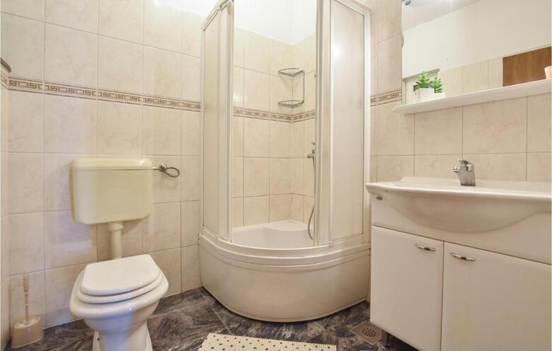 Twelve-bedroom Holiday Home In Seget Donji