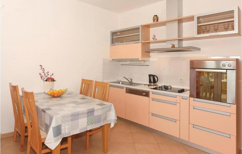 Twelve-bedroom Holiday Home In Seget Donji