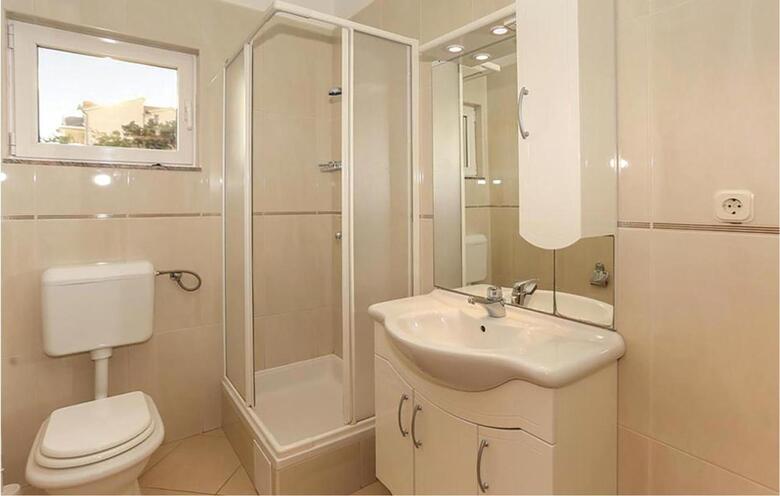 Twelve-bedroom Holiday Home In Seget Donji
