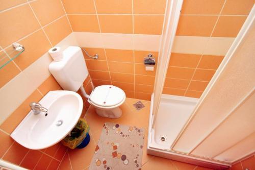 Apartments And Rooms With Parking Space Senj - 5569