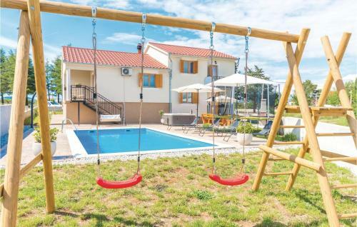 Four-bedroom Holiday Home In Sikovo