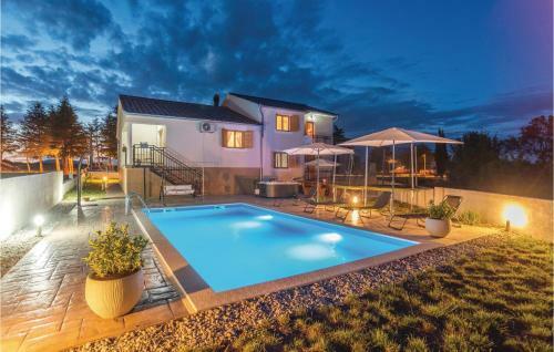 Four-bedroom Holiday Home In Sikovo
