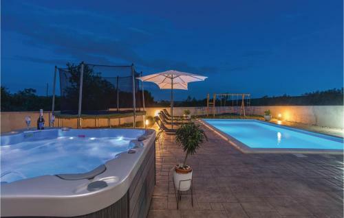 Four-bedroom Holiday Home In Sikovo