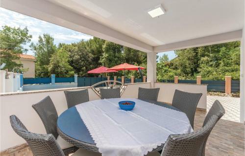 Four-bedroom Holiday Home In Sikovo