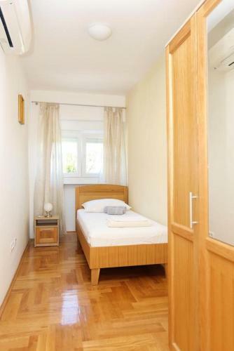 Apartment Split 11623b