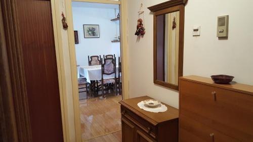 Apartment Split 11680a