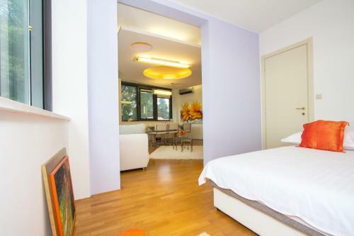 Apartment Infinity