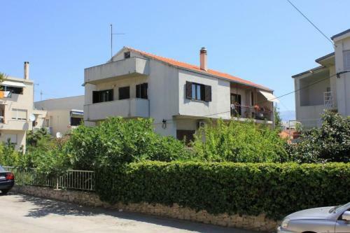 Apartment Split 8290a