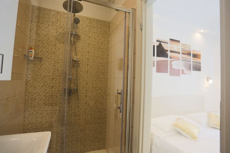 Hostal Nirvana Rooms Split