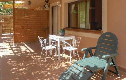 One-bedroom Apartment In Santa Susana