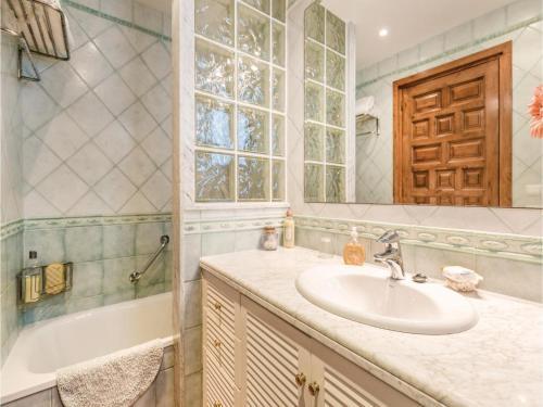 Four-bedroom Holiday Home In Coma-ruga, El Vendrell