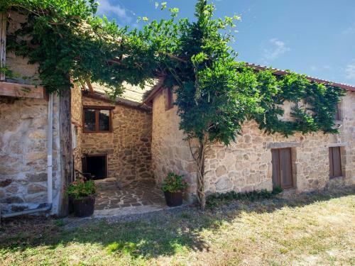 Cozy Farmhouse In Castrotane With Garden