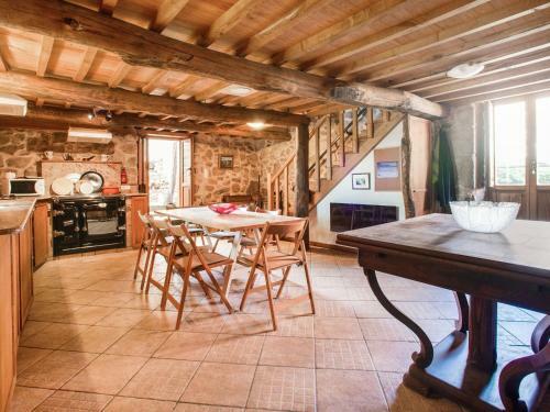 Cozy Farmhouse With Garden In Castrotane