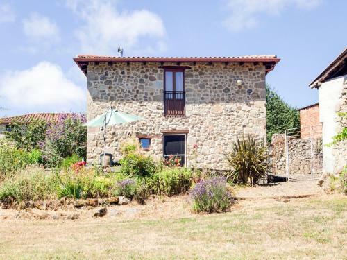 Cozy Farmhouse With Garden In Castrotane