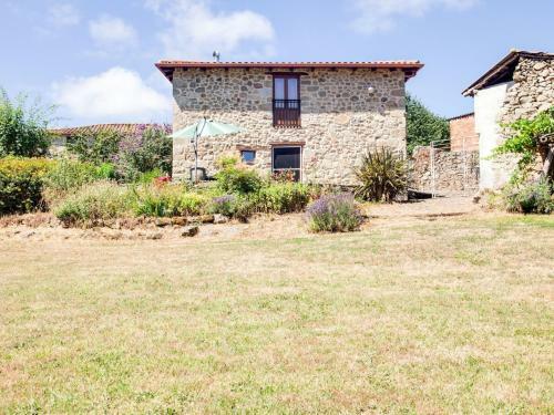Cozy Farmhouse With Garden In Castrotane