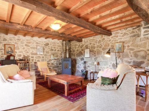 Cozy Farmhouse With Garden In Castrotane