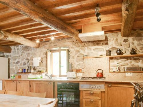 Cozy Farmhouse With Garden In Castrotane