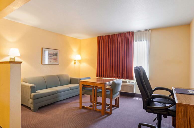 Hotel Quality Inn & Suites