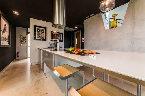 Villa Borobil: Heated Pool, Barbecue & Gardens