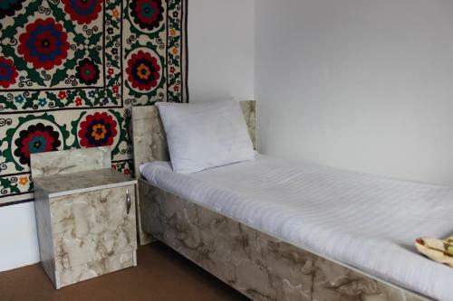 Hostal Guest House Ruslan Nurata & Tours