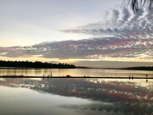 Hotel Overbridge River Resort