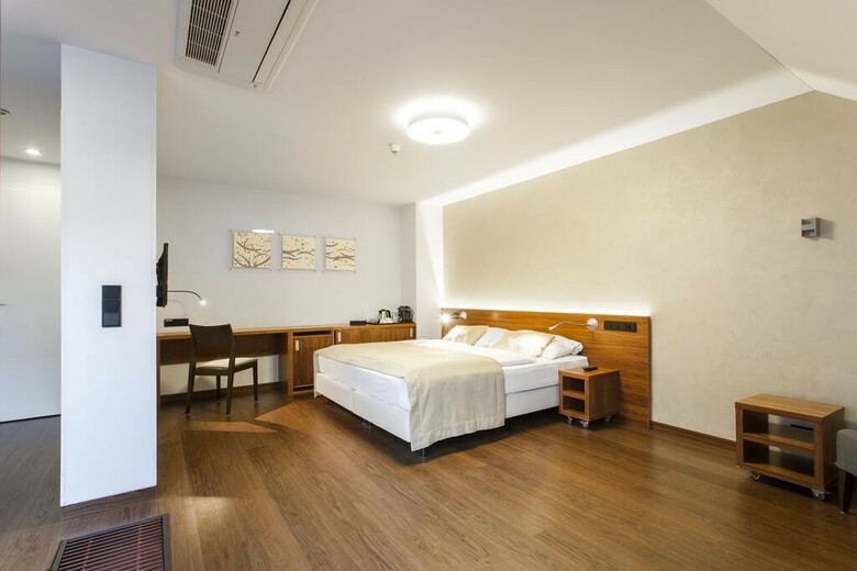Hotel Carol
