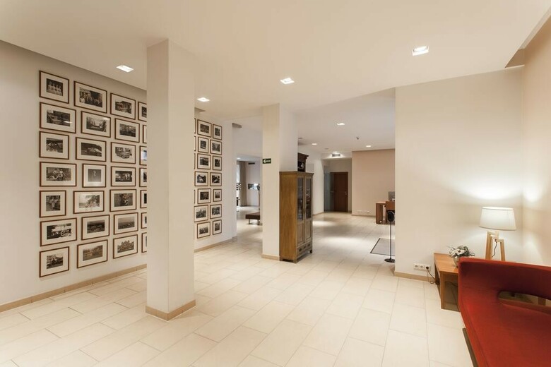 Hotel Carol