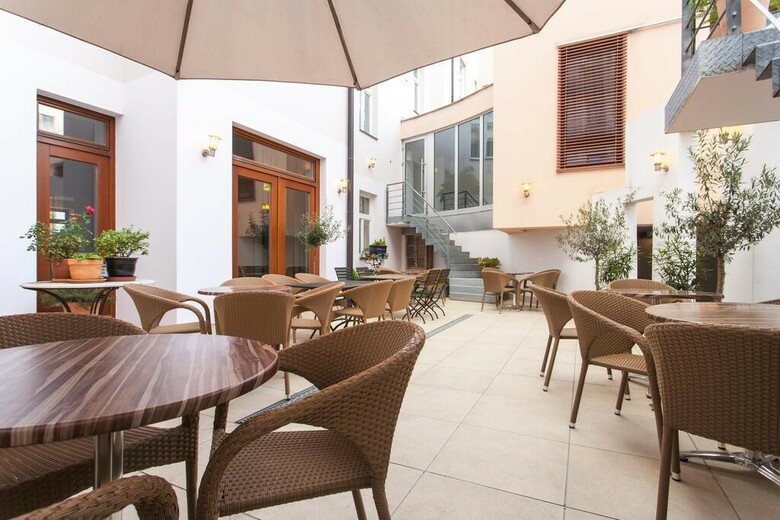 Hotel Carol